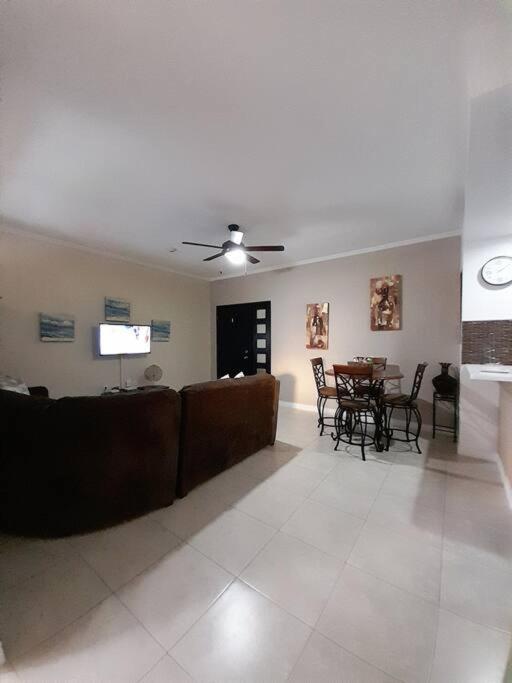Choose To Be Happy At Brompton Estates - One And Two Bedroom With Pool Kingston Bagian luar foto