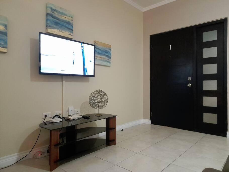 Choose To Be Happy At Brompton Estates - One And Two Bedroom With Pool Kingston Bagian luar foto